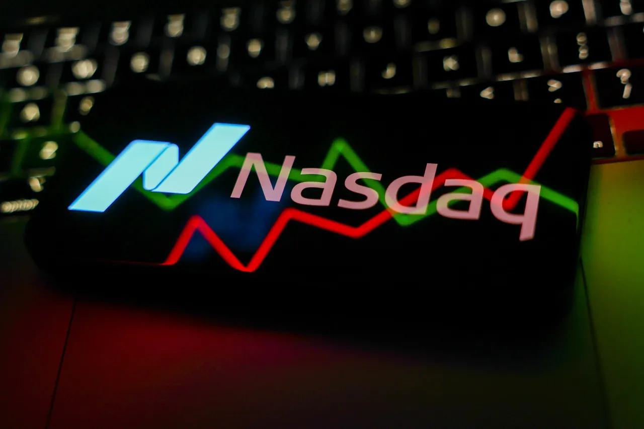 Oil Price Surge to $104/Barrel | Shipping Costs & Working Capital Impact for Cross-Border Sellers