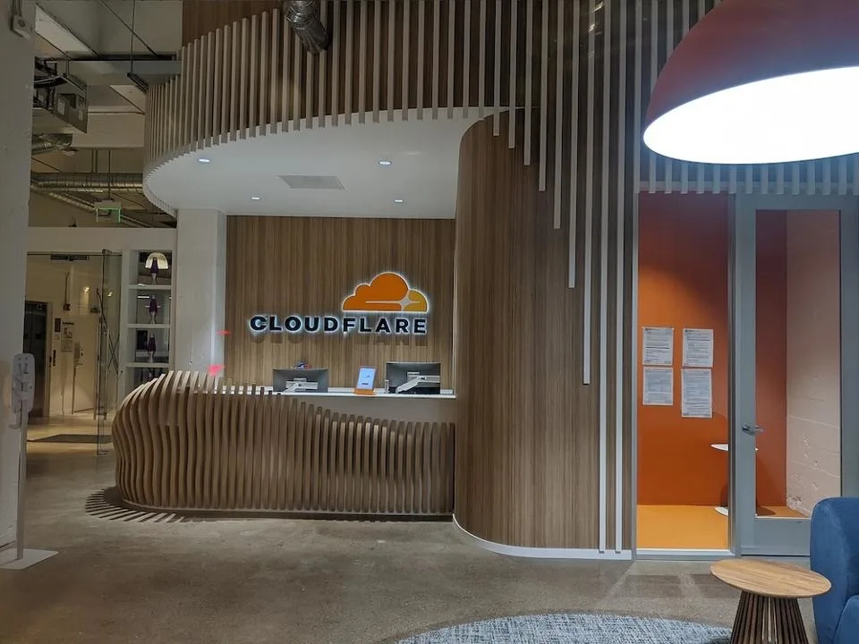 Cloudflare Deno Acquisition Accelerates Edge Computing | E-Commerce Infrastructure Shift