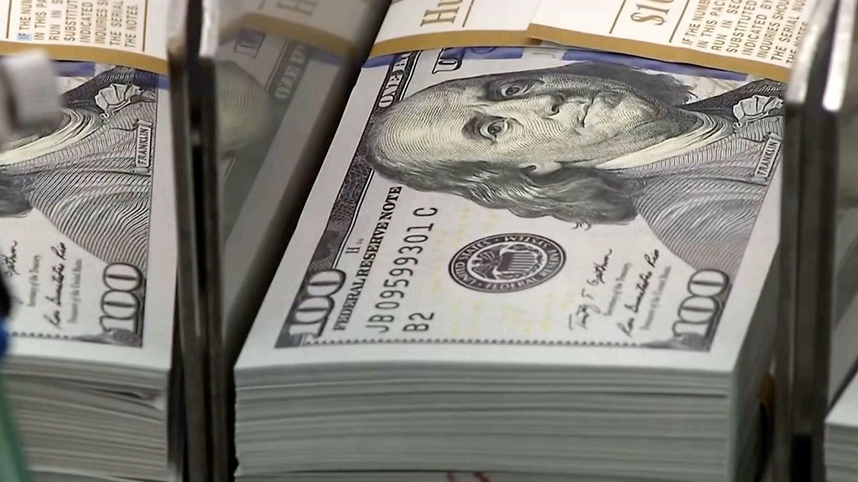Rising Mortgage Rates Trigger Consumer Spending Contraction | E-Commerce Demand Shift Alert