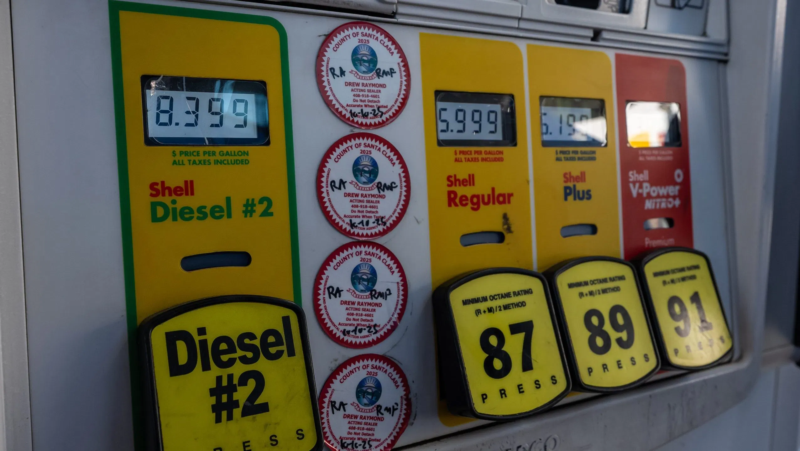 Refinery Bottlenecks Drive 8-12% Freight Cost Surge | Critical Logistics Impact for E-Commerce Sellers 2025