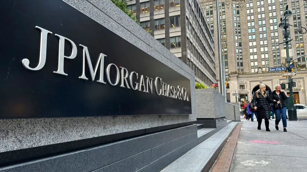 Debanking Crackdown Creates Banking Compliance Moat | E-Commerce Sellers Face New Documentation Requirements