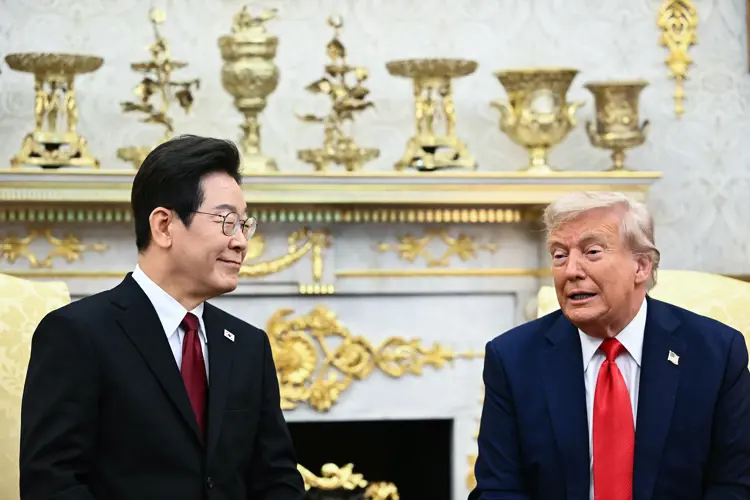 Trump's 150-300% Tariff Threats Reshape Cross-Border Supply Chains | Seller Sourcing Strategy Overhaul Required