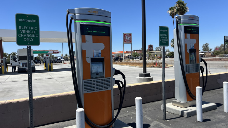 EV Tax Credit Elimination Drives Hybrid Surge | Seller Opportunity in Auto Accessories & Parts