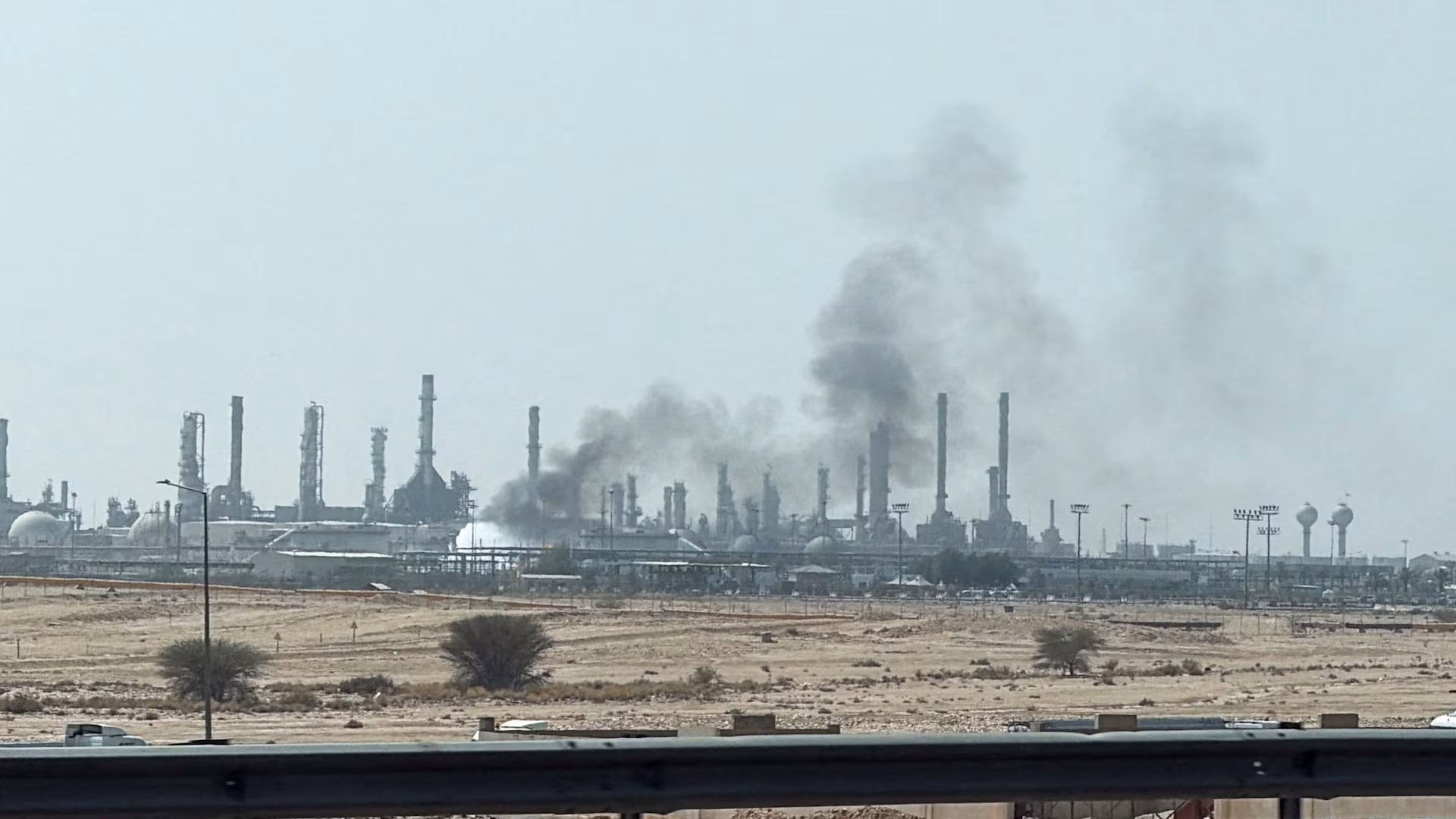 Middle East Oil Volatility Drives Shipping Costs Up 8-15% | Cross-Border Sellers Face Q4 Margin Squeeze